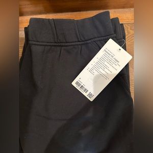 NWT Lululemon Relaxed high rise Jogger BLK size 8